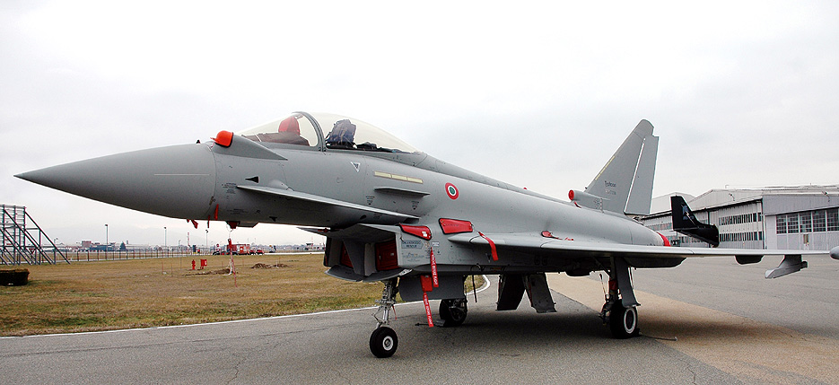 Roll out del primo Eurofighter Tranche 3 italiano First Italian